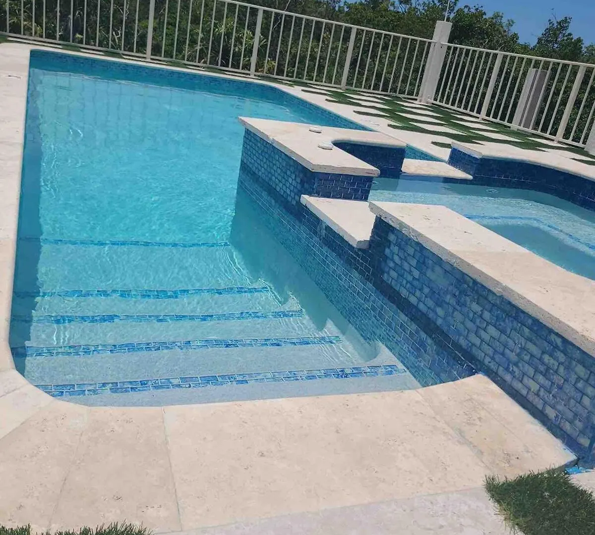 Skyline Retreat- Luxury Studio With Rooftop Pool, Tv & Ac Falmouth 0*,