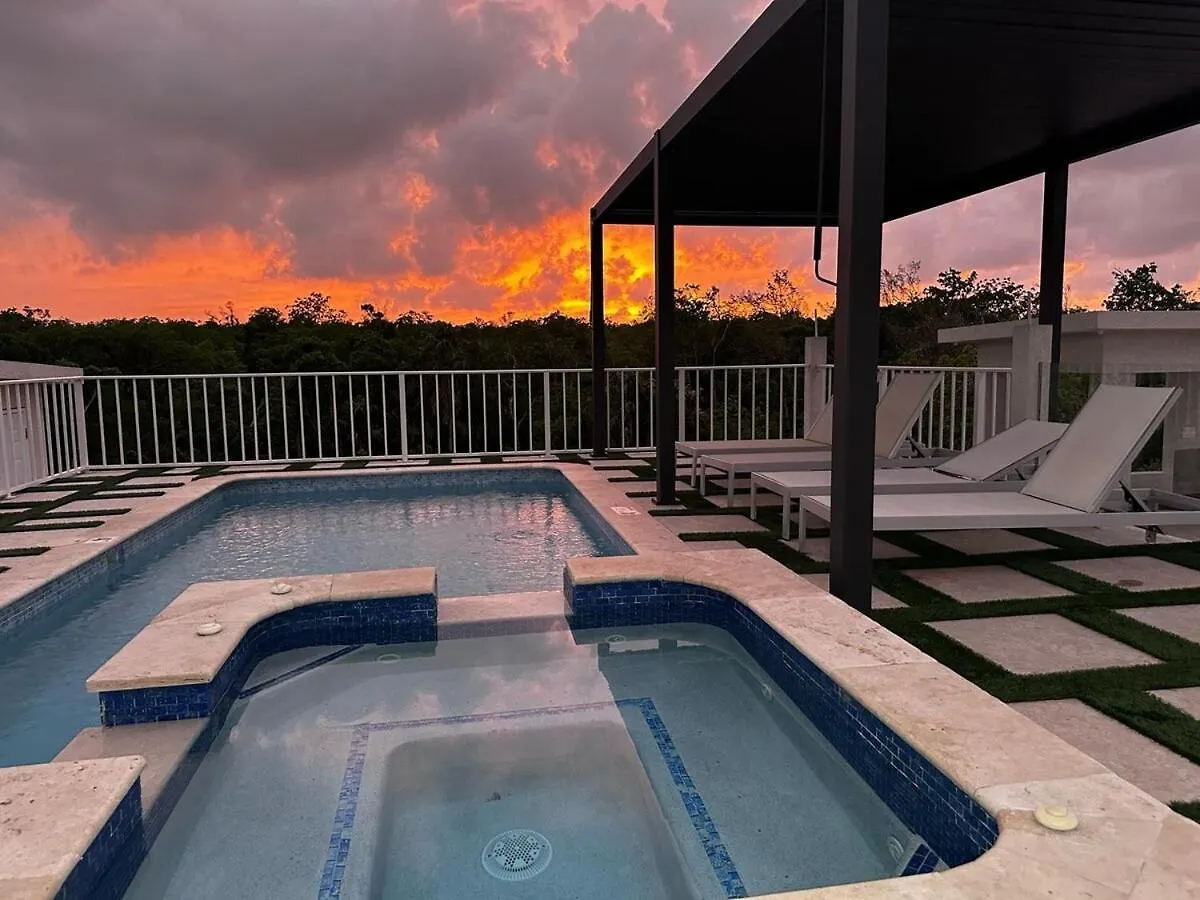 Skyline Retreat- Luxury Studio With Rooftop Pool, Tv & Ac Falmouth Сasa de vacaciones