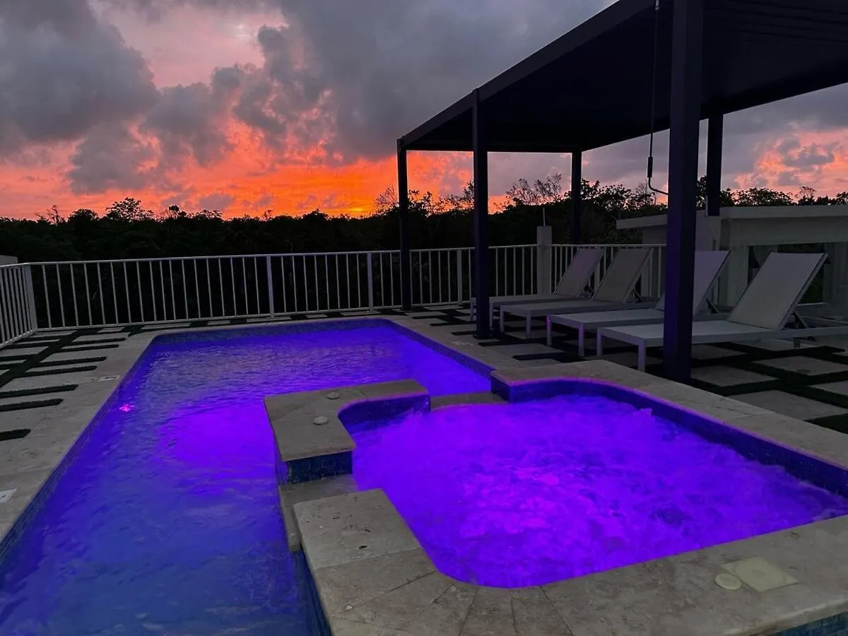 Skyline Retreat- Luxury Studio With Rooftop Pool, Tv & Ac Falmouth 0*,  Jamaica